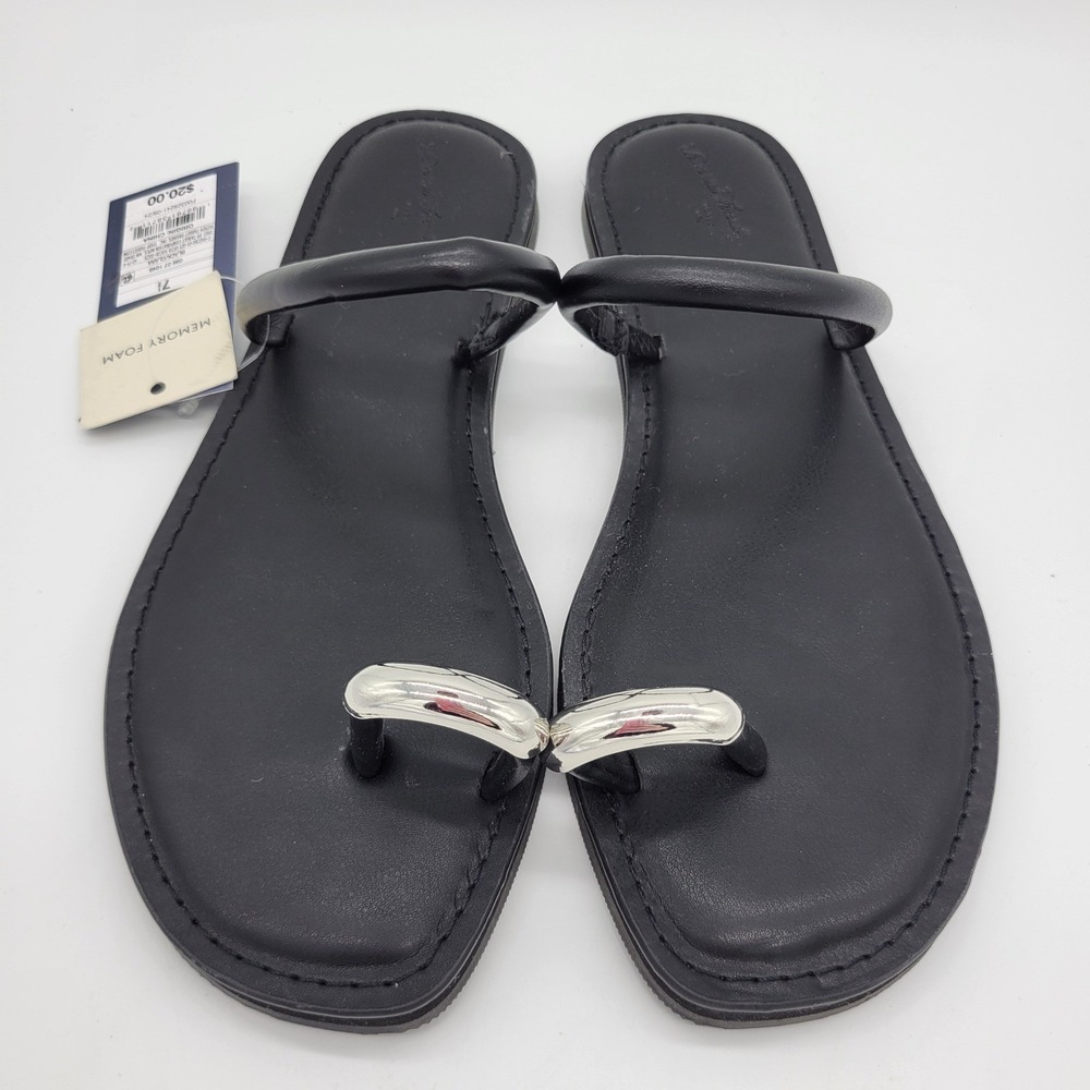 NEW Universal Thread Clara Black Toe Ring Sandals Silver Accent Memory Foam 7.5